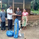 Dinsos Tapanuli Tengah Salurkan Bantuan Kepada Korban Rumah Terbakar