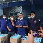 DPD Partai NasDem Tapteng Bagikan Ribuan Taqzil Masker Dan Uang