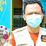 Demi Pelayanan Masyarakat, Petugas Kecamatan lakukan Penyemprotan