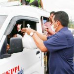 NasDem Tapteng Bagikan 2000 Paket Sembako Lebaran dari Anggota DPR RI Martin Manurung
