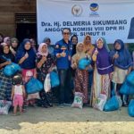 Anggota Komisi VIII DPR RI Delmeria Sikumbang Salurkan Bantuan Sembako Kepada Masyarakat di 6 Kecamatan
