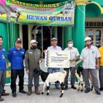 FajarPaper Serahkan Bantuan 93 Kambing dan 3 Sapi Untuk Merayakan Hari Raya Idul Adha