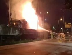 Mobil Tangki Terbakar di Tol JORR Cengkareng, Pertamina Pastikan Stok BBM Aman