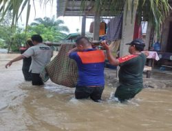 Sejumlah Desa di Kolang Diterpa Banjir, Warga Terpaksa Ditandu