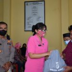 Polri Peduli Masyarakat, Kapolres Sibolga Bagi 300 Paket Sembako