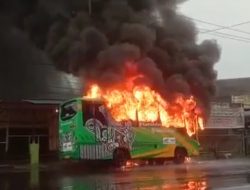 Bus Metro Deli rute Pusat Pasar-Tuntungan terbakar