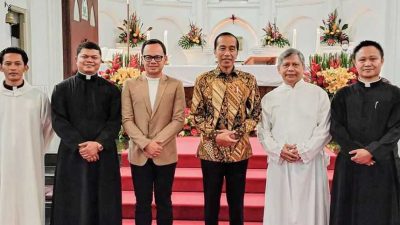 Dianggap Hadiah Natal, Jokowi Hadiri Misa Natal di Gereja Katedral Bogor