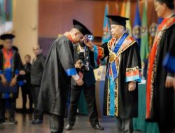 Mantan Bupati Tapteng Wisuda Di UMSU