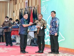 Pemkab Tapteng Raih Penghargaan Terbaik Pertama Penyaluran DAK Fisik dan Penyaluran Dana Desa se-Sumut 2022, Pj Bupati: Terima Kasih kepada Bapak Bakhtiar Ahmad Sibarani
