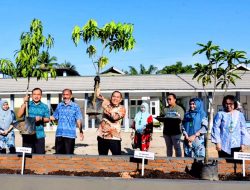 Pj Bupati Tapteng Lakukan Penghijauan Penanaman Pohon Di Kompleks RSUD Pandan