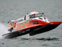 Al-Qemzi Raih Waktu Tercepat Pada Sesi Latihan Bebas F1 Powerboat Danau Toba