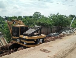 Pemkab Bekasi Perbaiki Jalan CBL, Camat Cibitung Imbau Pengguna Jalan Berhati-hati