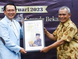 Dani Ramdan Terima Apresiasi Istimewa pada Radar Bekasi Award 2023