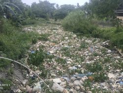Tumpukan Sampah Timbulkan Aroma Tak Sedap, Warga Ancam Alirkan Sampah Kelaut Jika Tidak Segera Diangkut