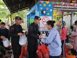 Bantu Korban Kebakaran Depo Plumpang, Sat Brimob Polda Metro Jaya Dirikan Dapur Lapangan