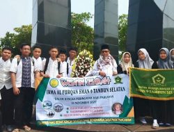 Irma Al Furqan SMA N. 9. Tambun Selatan Ziarah Ke Makam Pahlawan Saat Hari Pahlawan Nasional