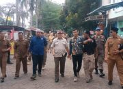 Pj Kepala Desa Sumberjaya Sopian Hakim SIP. M.Si, Dampingi Kasi Wasdal Satpol PP Kadarudin. Tinjau Tanah Fasos Fasum Bermasalah