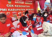 Gerai PMI di Serbu Warga Saat Acara Botram di Desa Setia Mekar, Kec Tambun Selatan