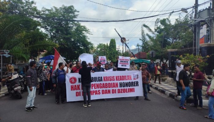 Koalisi Mahasiswa & Forum Honorer Indonesia Kota Sibolga Gelar Unjuk rasa Tuntut Dasar Dan Aturan Pemberhentian Honorer