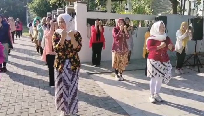 Kartini PKK Desa Muktiwari Gelar Senam Sehat Dengan Menggunakan Batik Ibu Kartini, Teti Karyati MPd: Pentingnya Kesehatan yang Berkelanjutan