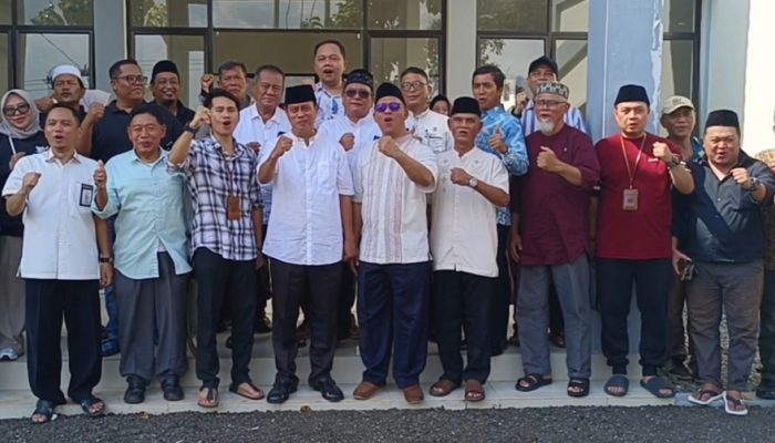 Drs Sopian Hadi, Camat Tambun Selatan. Apresiasi Kinerja Lurah Jatimulya dan Pj Kepala Desa Sumberjaya