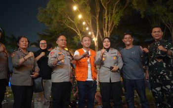 Polres Metro Bekasi Bersama Kodim 0509/Kabupaten Bekasi Dan Jajaran Polsek Kawal Nobar Persija vs Persib di 30 Titik