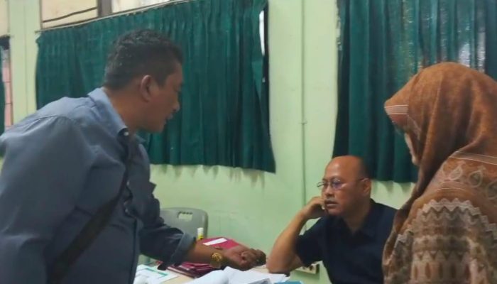 Kasek SMAN 4 Kota Bekasi Menghindar Saat Mau Dikonfirmasi Terkait CMB Jalur Domisili
