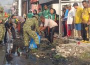 Kepala Desa Mangunjaya, Jayadi Said SE. Pimpin Jum’at Bersih di Jalan Raya Tambun-Tambelang
