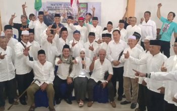 Ratusan Warga Bersama Puluhan Tokoh Masyarakat Turut Serta Daftarkan Pipit Sebagai Bakal Calon Kepala Desa Lambangsari