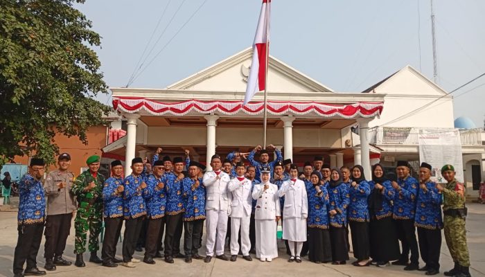 Momen HUT RI ke- 81, Pemdes Sumberjaya Kibarkan Bendera Merah Putih
